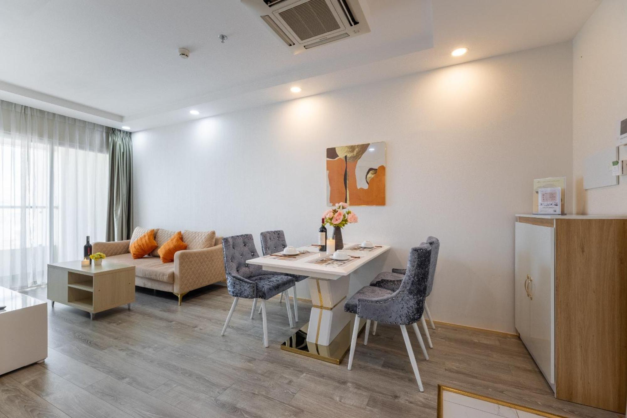 Terra Royal D3 - 1 2 Bedroom At Center * TP. Hồ Chí Minh