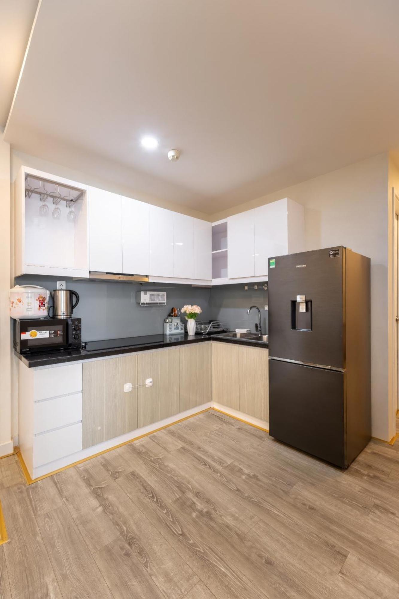 Căn hộ Terra Royal D3 - 1 2 Bedroom At Center