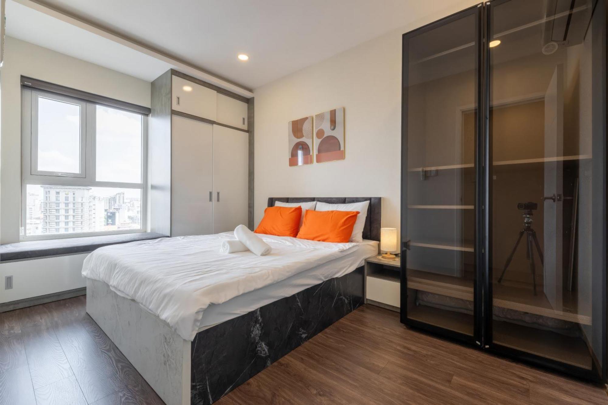 Căn hộ Terra Royal D3 - 1 2 Bedroom At Center *