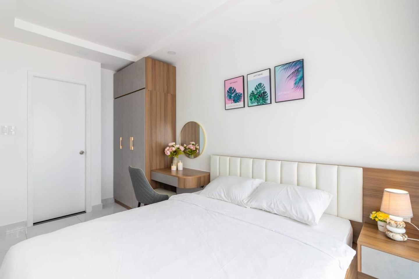 Căn hộ Terra Royal D3 - 1 2 Bedroom At Center