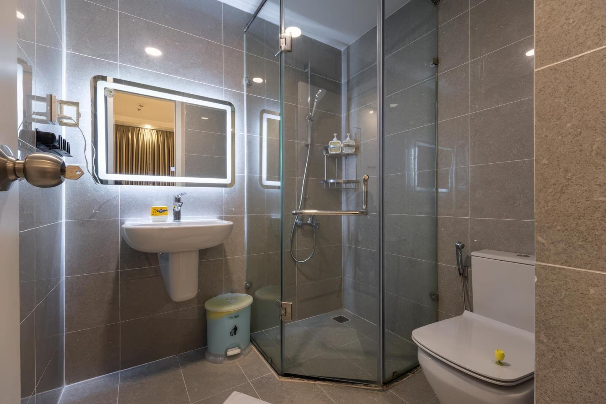 Căn hộ Terra Royal D3 - 1 2 Bedroom At Center